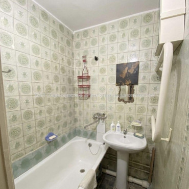 Продам квартиру, Победы просп. , 1  ком., 33 м², без ремонта 