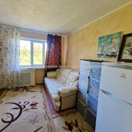 Продам квартиру, 23 Августа ул. , 1 кім., 15 м², косметический ремонт