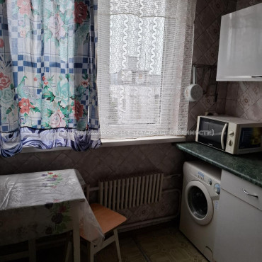 Сдам квартиру, Непокоренных ул. , 30 , 3  ком., 65 м², косметический ремонт 