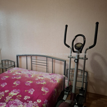 Сдам квартиру, Непокоренных ул. , 30 , 3  ком., 65 м², косметический ремонт 