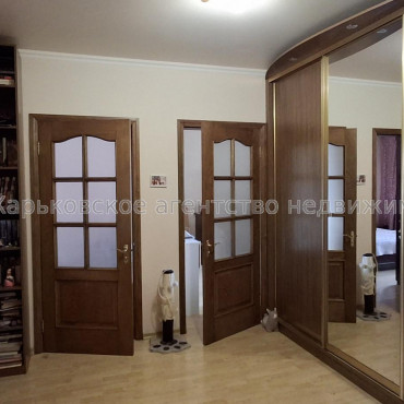 Продам квартиру, Кричевского ул. , 41 , 3  ком., 76 м², капитальный ремонт 