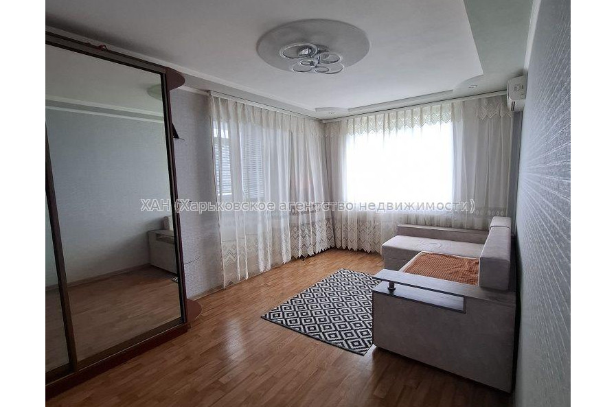 Продам квартиру, Амосова ул. , 2 кім., 47 м², капитальный ремонт 