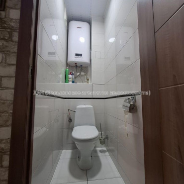 Продам квартиру, Амосова ул. , 2 кім., 47 м², капитальный ремонт 
