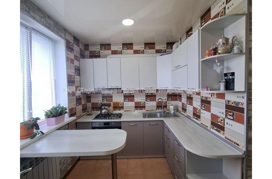 Продам квартиру, Амосова ул. , 2 кім., 47 м², капитальный ремонт 