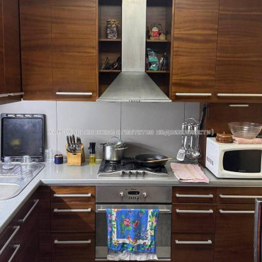 Продам квартиру, Балакирева пер. , 3 кім., 84 м², капитальный ремонт 