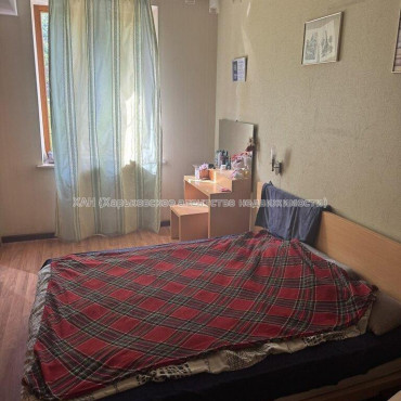 Продам квартиру, Балакирева пер. , 3 кім., 84 м², капитальный ремонт 