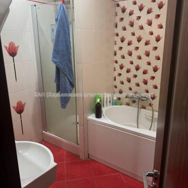 Продам квартиру, Балакирева пер. , 3 кім., 84 м², капитальный ремонт 