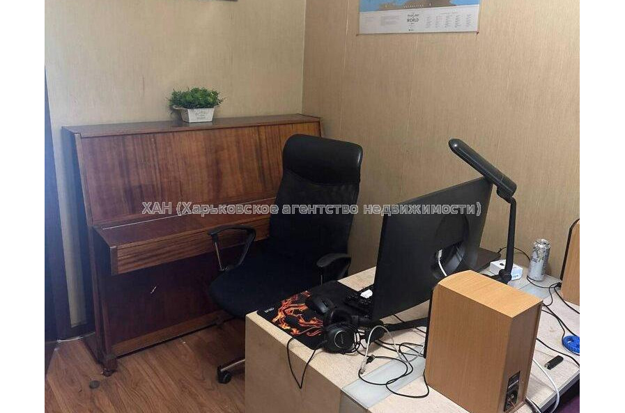 Продам квартиру, Балакирева пер. , 3 кім., 84 м², капитальный ремонт 