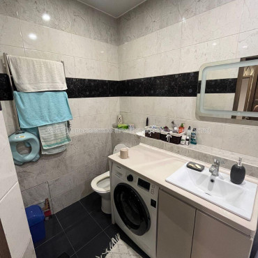 Продам квартиру, Любови Малой  просп. , 2  ком., 57.80 м², евроремонт 