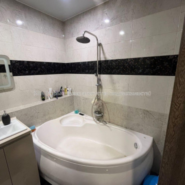 Продам квартиру, Любови Малой  просп. , 2  ком., 57.80 м², евроремонт 