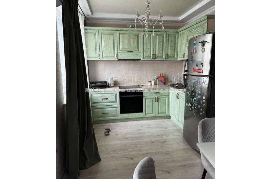 Продам квартиру, Сергея Барсукова ул. , 3 кім., 81 м², капитальный ремонт 