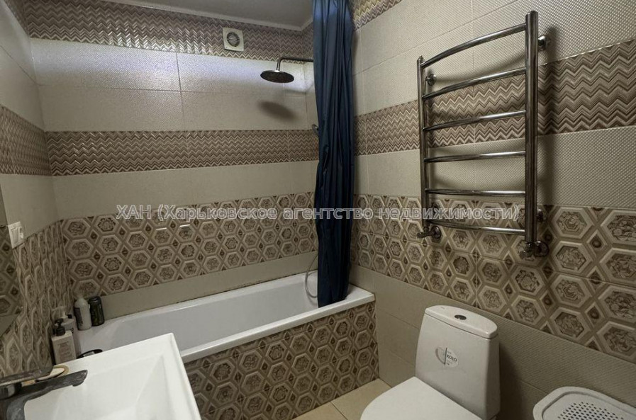 Продам квартиру, Сергея Барсукова ул. , 3  ком., 81 м², капитальный ремонт 