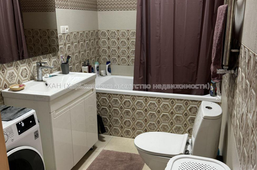 Продам квартиру, Сергея Барсукова ул. , 3 кім., 81 м², капитальный ремонт 