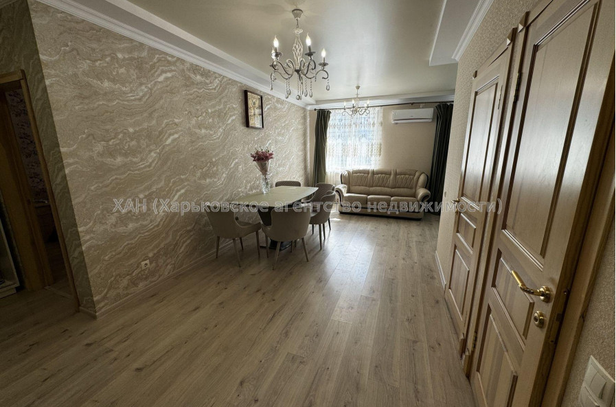 Продам квартиру, Сергея Барсукова ул. , 3 кім., 81 м², капитальный ремонт 