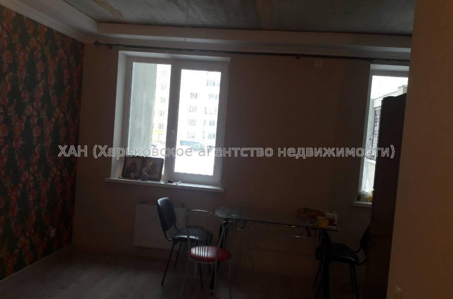 Продам квартиру, Сергея Барсукова ул. , 3 кім., 81 м², капитальный ремонт 
