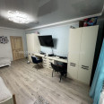 Продам квартиру, Сергея Барсукова ул. , 3 кім., 81 м², капитальный ремонт 