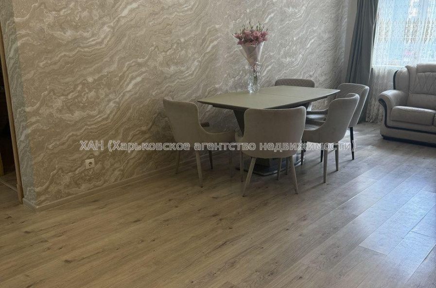 Продам квартиру, Сергея Барсукова ул. , 3 кім., 81 м², капитальный ремонт 