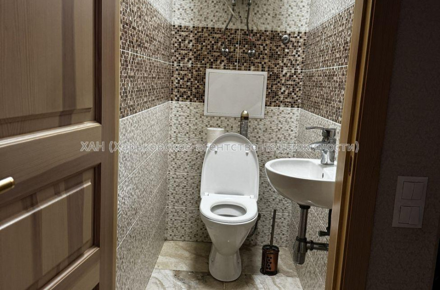 Продам квартиру, Сергея Барсукова ул. , 3 кім., 81 м², капитальный ремонт 