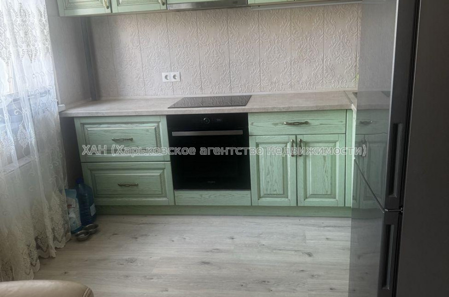 Продам квартиру, Сергея Барсукова ул. , 3 кім., 81 м², капитальный ремонт 