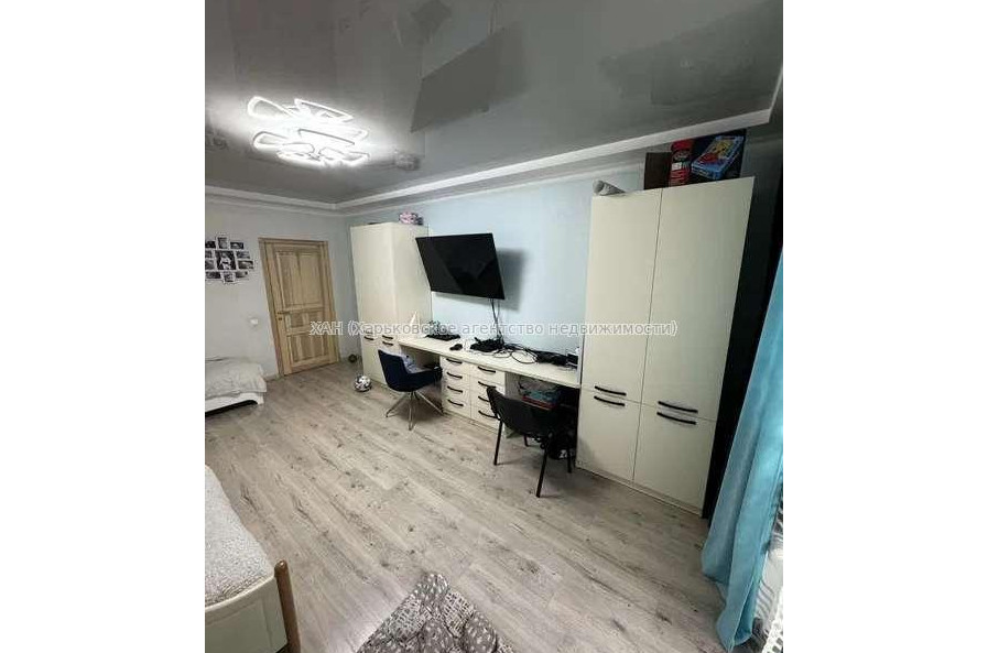 Продам квартиру, Сергея Барсукова ул. , 3 кім., 81 м², капитальный ремонт 
