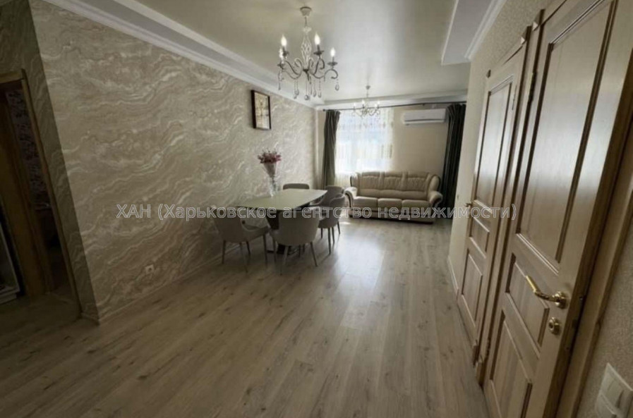 Продам квартиру, Сергея Барсукова ул. , 3  ком., 81 м², капитальный ремонт 