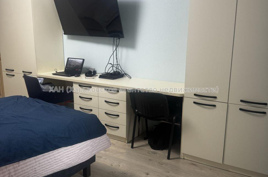 Продам квартиру, Сергея Барсукова ул. , 3  ком., 81 м², капитальный ремонт 
