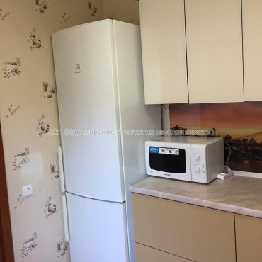 Продам квартиру, Сумгаитская ул. , 2  ком., 42 м², капитальный ремонт 