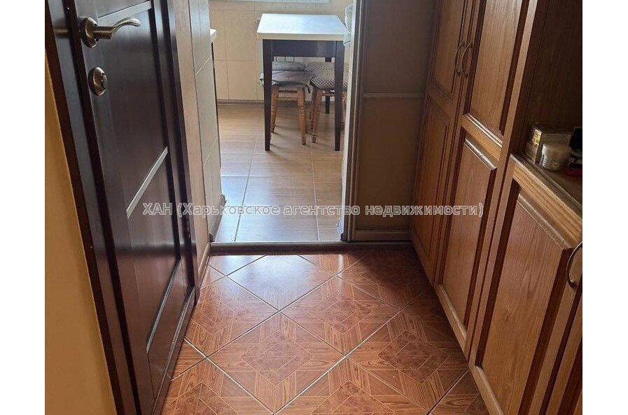 Продам квартиру, Самолетная ул. , 3  ком., 70 м², косметический ремонт 