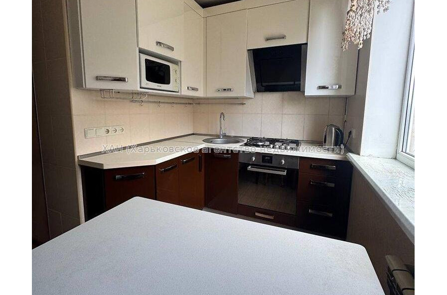 Продам квартиру, Самолетная ул. , 3  ком., 70 м², косметический ремонт 