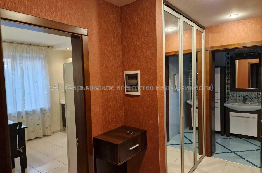 Продам квартиру, Лопанская ул. , 2  ком., 65 м², евроремонт 