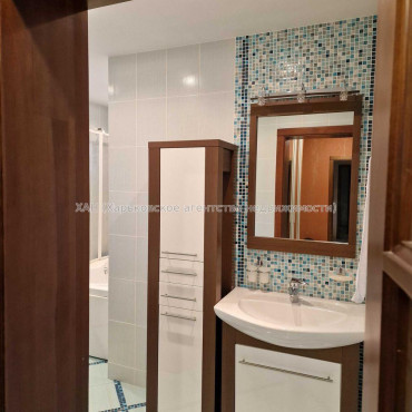 Продам квартиру, Лопанская ул. , 2  ком., 65 м², евроремонт 