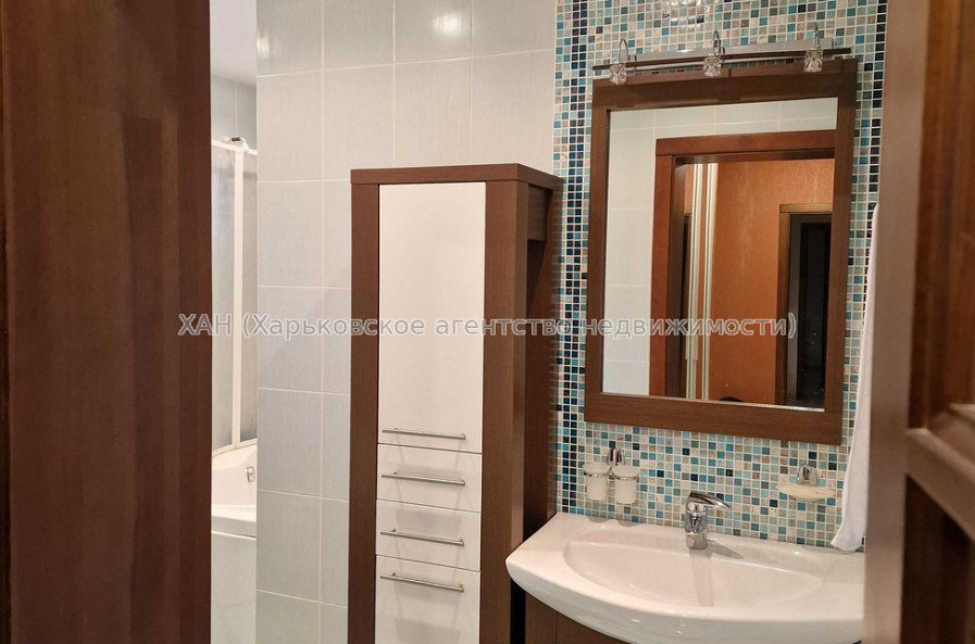Продам квартиру, Лопанская ул. , 2  ком., 65 м², евроремонт 