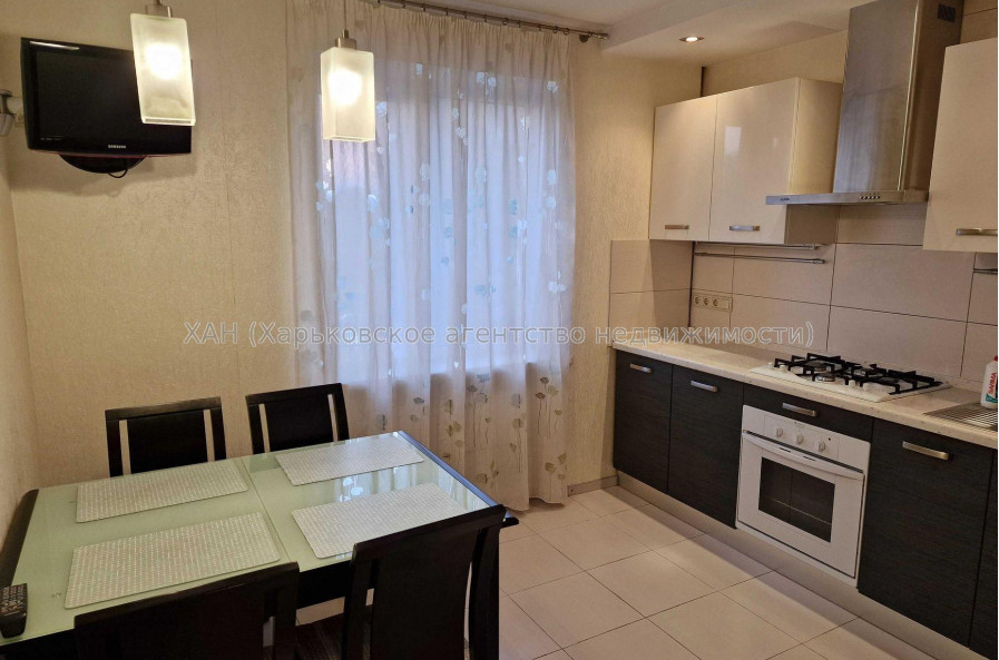 Продам квартиру, Лопанская ул. , 2  ком., 65 м², евроремонт 