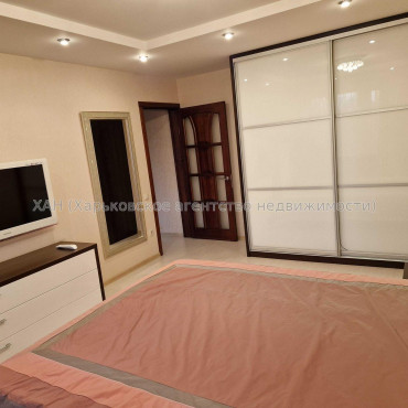 Продам квартиру, Лопанская ул. , 2  ком., 65 м², евроремонт 