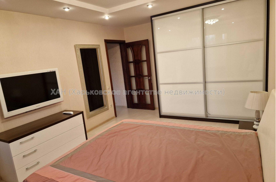 Продам квартиру, Лопанская ул. , 2  ком., 65 м², евроремонт 