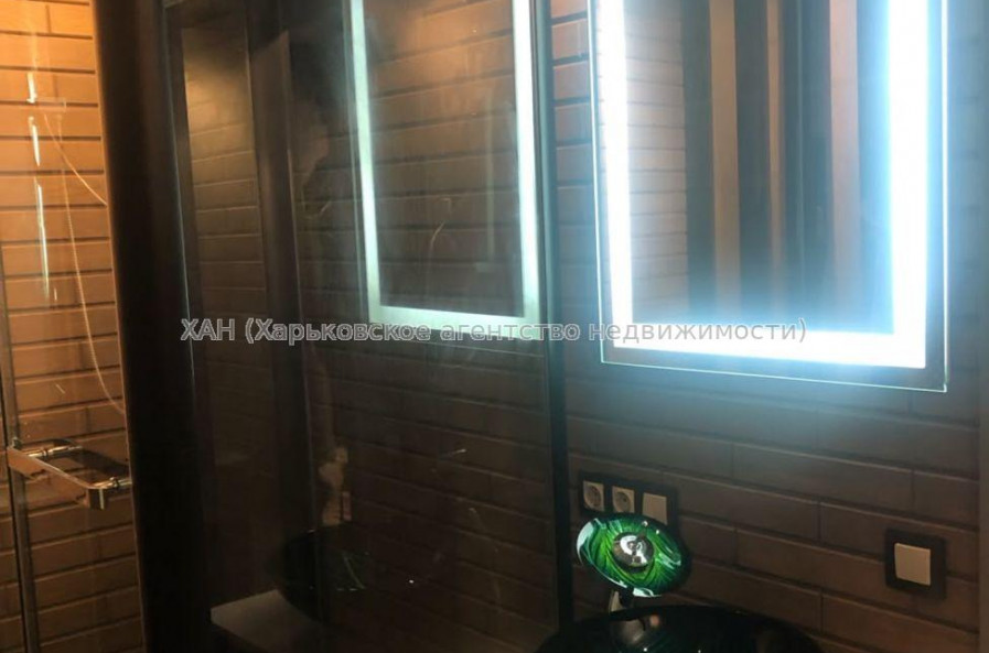 Продам квартиру, Мирная ул. , 2 кім., 79 м², авторский дизайн 