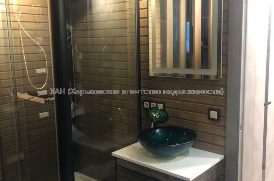 Продам квартиру, Мирная ул. , 2 кім., 79 м², авторский дизайн 