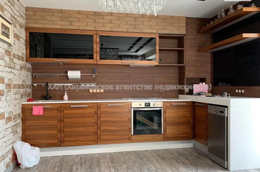 Продам квартиру, Мирная ул. , 2 кім., 79 м², авторский дизайн 