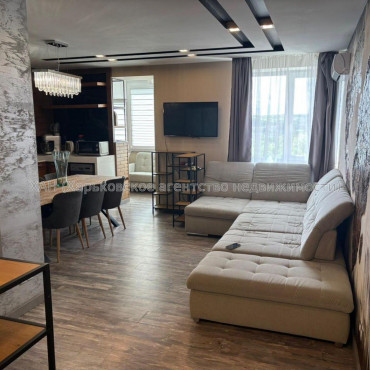 Продам квартиру, Мирная ул. , 2 кім., 79 м², авторский дизайн 