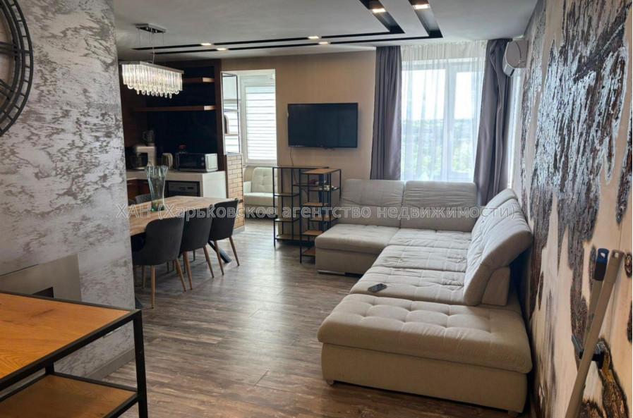 Продам квартиру, Мирная ул. , 2 кім., 79 м², авторский дизайн 
