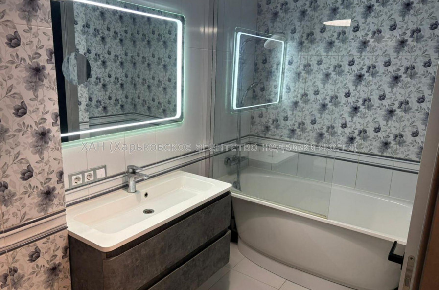 Продам квартиру, Мирная ул. , 2 кім., 79 м², авторский дизайн 