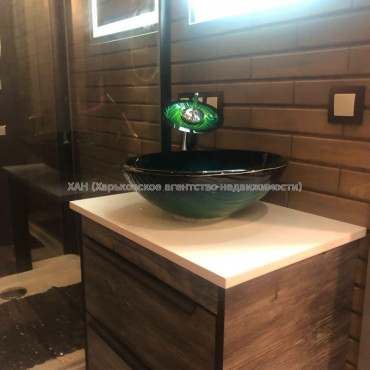 Продам квартиру, Мирная ул. , 2 кім., 79 м², авторский дизайн 
