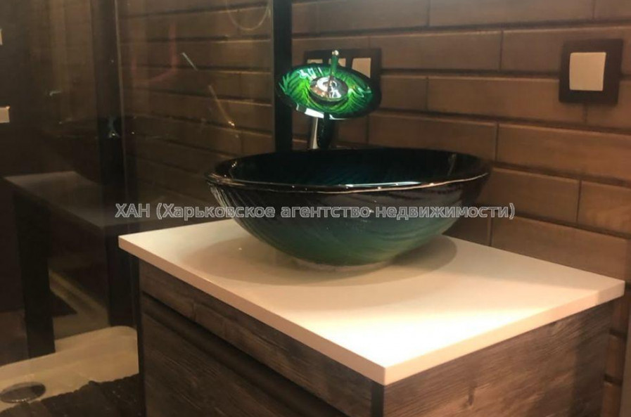 Продам квартиру, Мирная ул. , 2 кім., 79 м², авторский дизайн 