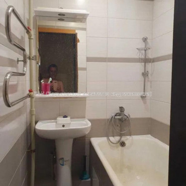Продам квартиру, Золочевская ул. , 4  ком., 68 м², капитальный ремонт 