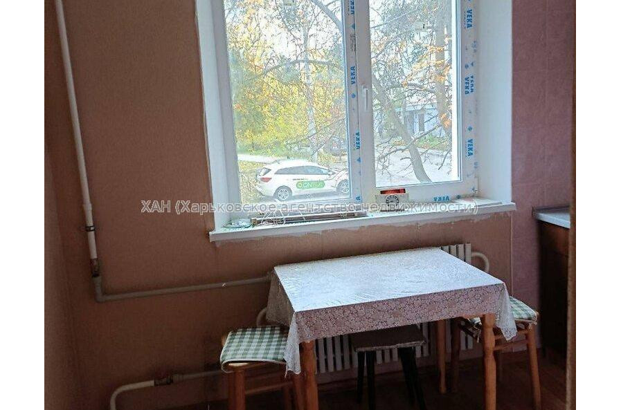 Продам квартиру, Соборности Украины ул. , 1 кім., 32.80 м², косметический ремонт 