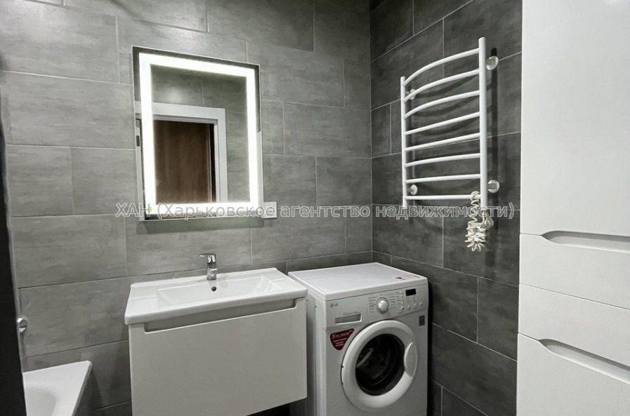 Продам квартиру, Гвардейцев Широнинцев ул. , 2  ком., 63 м², авторский дизайн 