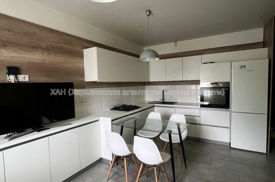 Продам квартиру, Гвардейцев Широнинцев ул. , 2  ком., 63 м², авторский дизайн 