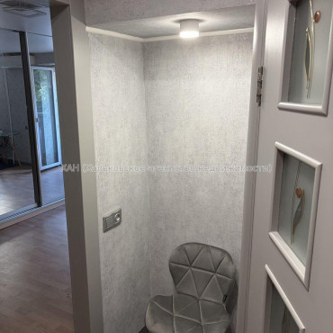 Продам квартиру, Александра Олеся ул. , 2  ком., 43.60 м², евроремонт 