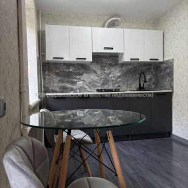 Продам квартиру, Александра Олеся ул. , 2  ком., 43.60 м², евроремонт 