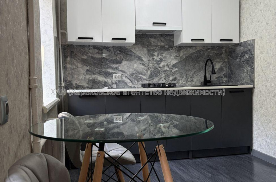 Продам квартиру, Александра Олеся ул. , 2  ком., 43.60 м², евроремонт 